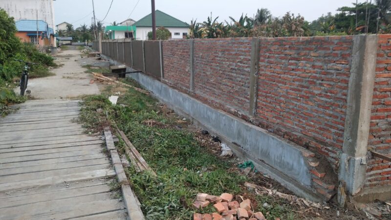 Pemasangan Pagar Tembok di Tempat Pemakaman Umum (TPU) Kecamatan Katingan Kuala Telah Selesai Pengerjaannya.