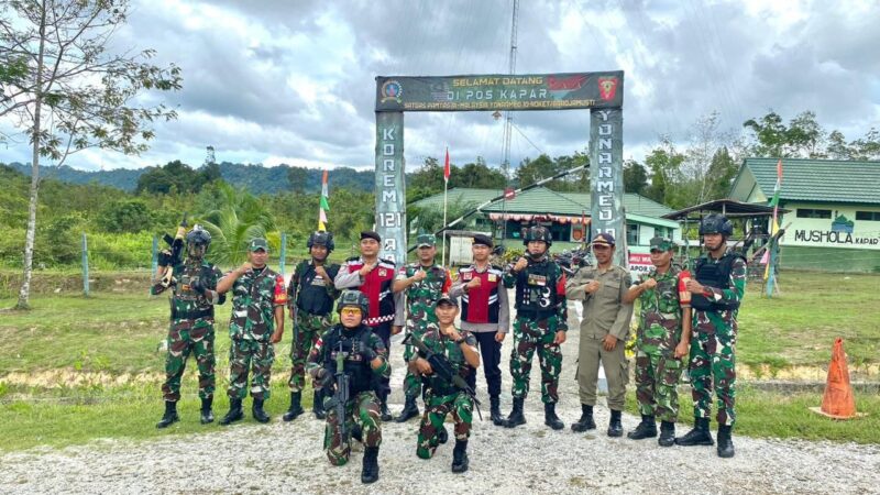 Tingkatkan sinergitas TNI/POLRI, Satgas Pamtas RI-Malaysia Gelar Sweeping Bersama Polri di Perbatasan