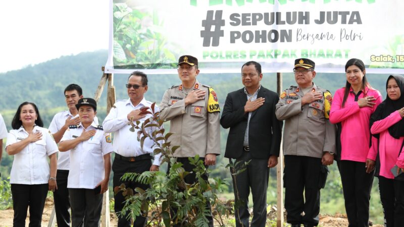 Sekda Pakpak Bharat Didampingi Sejumlah Pimpinan OPD Hadiri Penanaman Sepuluh Juta Pohon.