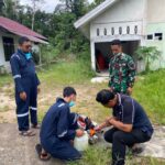 Peduli DBD di Perbatasan, Satgas Pamtas RI Malaysia Yon Armed 16 TK Berkerjasama Dengan Tim Karantina Kesehatan Melaksanakan Foging