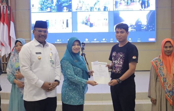 Pj Gubernur Bangka Belitung Safrizal Bantu Peralatan & Sertifikat Halal Kepada Ratusan UMKM