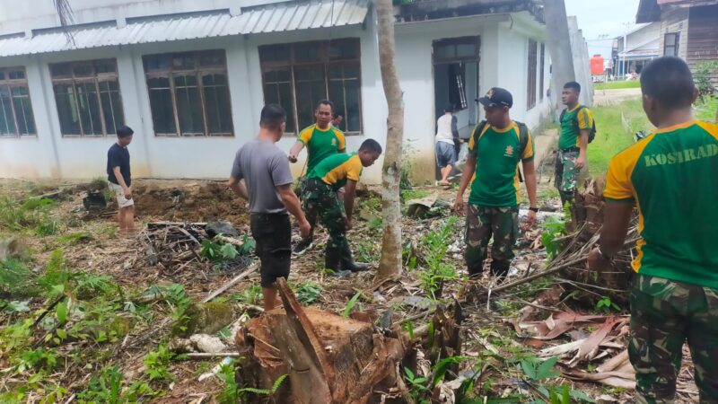 Wujudkan Lingkungan Bersih, Satgas Pamtas RI mly Yonarmed 10 / Bradjamusti Gelar Kerja Bhakti Bersama Warga