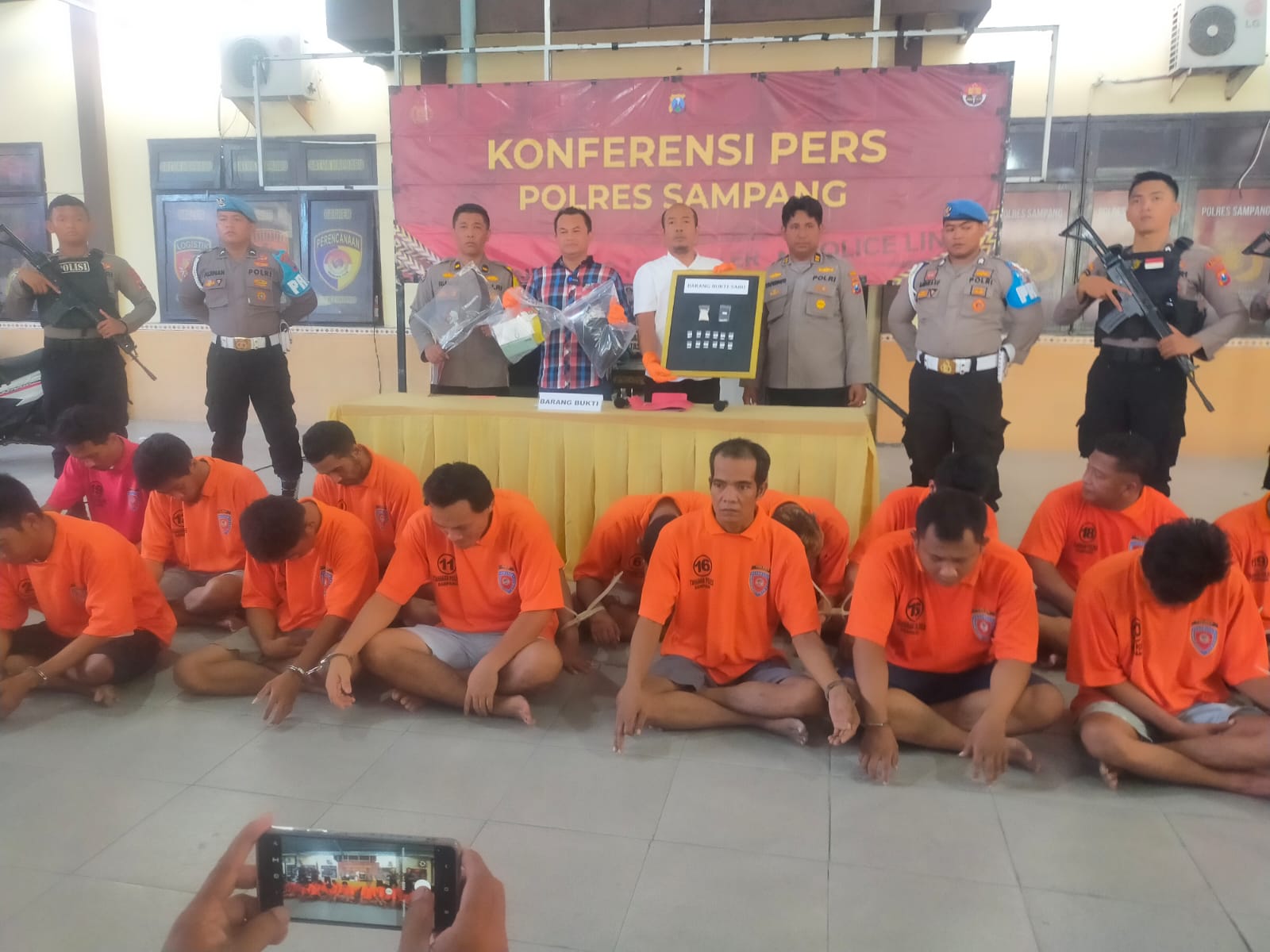 Polres Sampang Gelar Jumpa Pers Ungkap Kasus Penyalahgunaan Narkotika dan Pencabulan