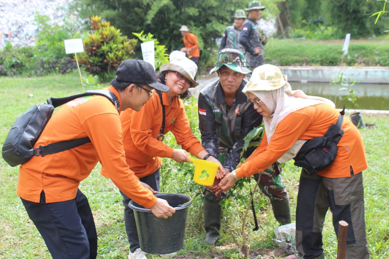 Kodim 1015/Sampit Menggelar Aksi Sosial Penanaman Pohon