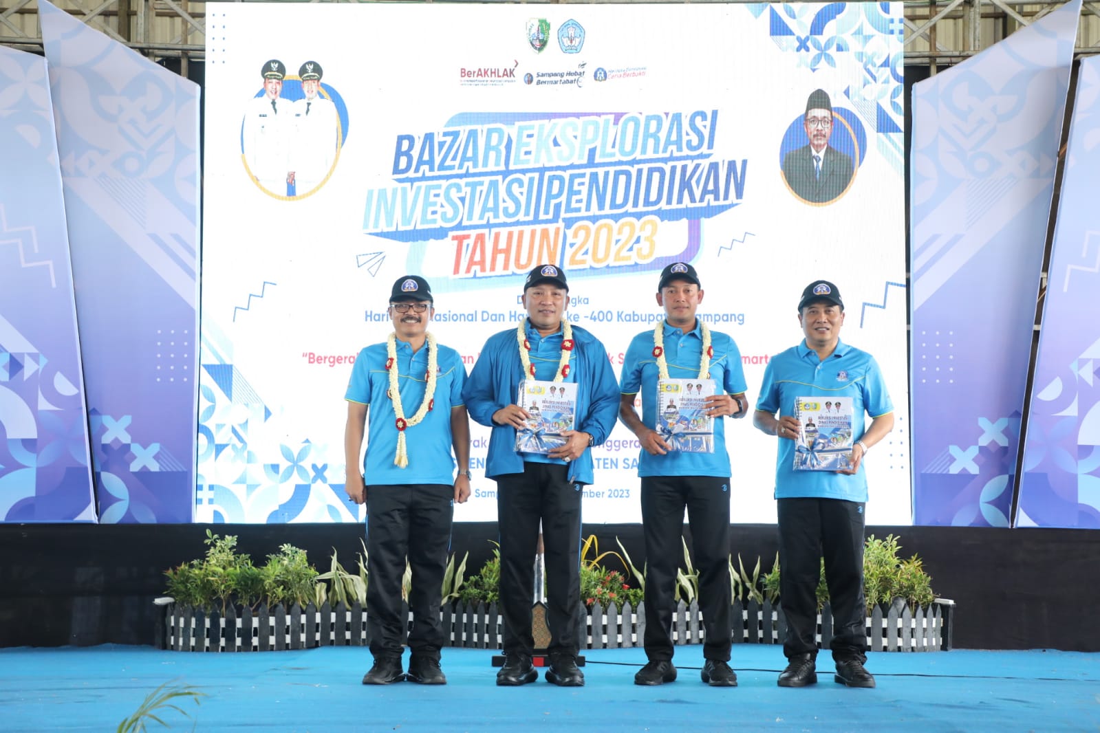 Meriahkan Hari Guru dan Sambut Harjad Kabupaten Sampang Ke-400, Dinas Pendidikan Gelar Bazar Invesdik