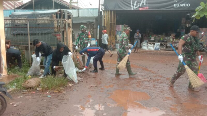 Jumat Bersih, Bersama Warga Anggota Koramil 1015-07/Parenggean Laksanakan Kerja Bakti