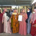 Diduga Palsukan Tanda Tangan, Puluhan Wali Murid Adukan Oknum Guru ke Polres Sampang