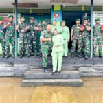 Susuri Sungai Barito, Dandim 1012/Btk Bantu Anak Stunting Dan Silaturahmi Bersama Anggota Koramil Jajaran