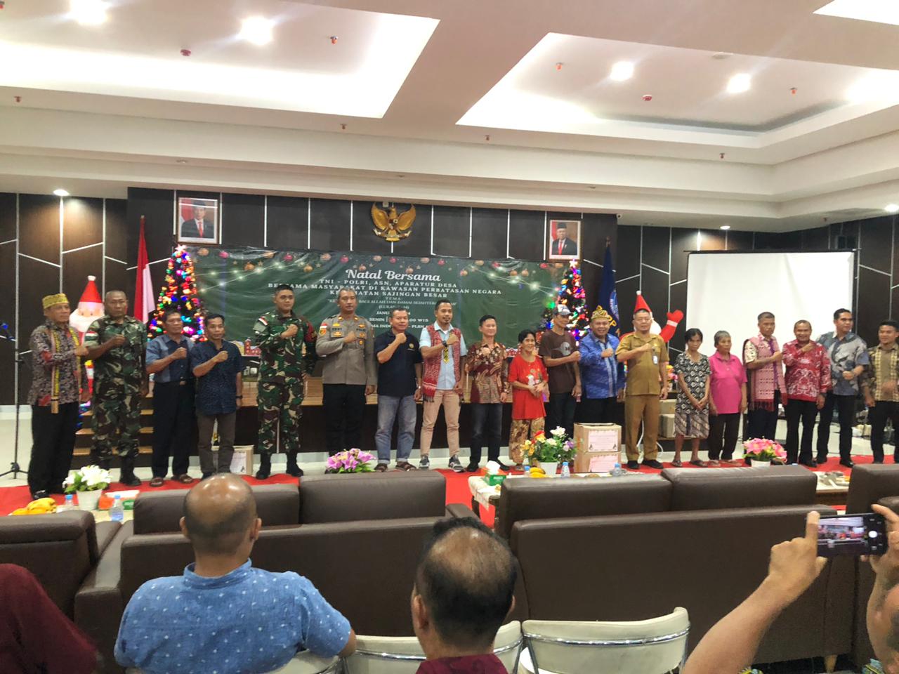 Satgas Pamtas Yonarmed 16/TK Pos Gabma Aruk Menghadiri Undangan Perayaan Natal Oikumene