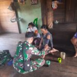 Pos Guntembawang Satgas Pamtas RI-MLY Yonarmed 16/TK Berikan Pelayanan Kesehatan Kepada Masyarakat