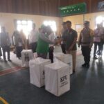 Pendistribusian Kotak Suara dan Alat Peraga Pencoblosan Lainnya ke Masing-masing Desa di Wilayah Kecamatan Katingan Kuala.
