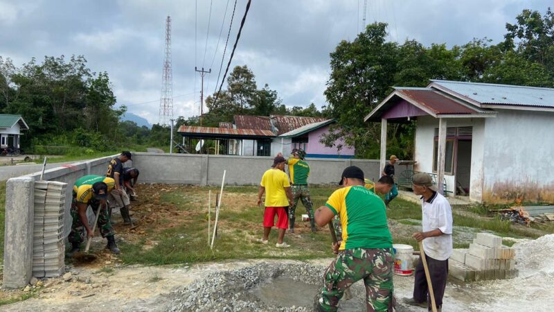 Satgas Pamtas RI-MLY Yonarmed 10 Kostrad Bersama Warga Laksanakan Pengecoran Halaman Masjid Al – Ikhlas