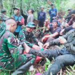 Personel Satgas Pamtas Yonarmed 10/ Bradjamusti Berhasil Temukan Warga Hilang di Hutan
