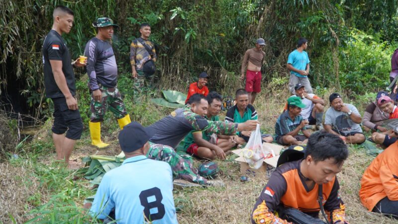 DI SELA WAKTU ISTIRAHAT, SATGAS TMMD KODIM 1019/KATINGAN LUANGKAN WAKTU UNTUK BERBAUR BERSAMA WARGA