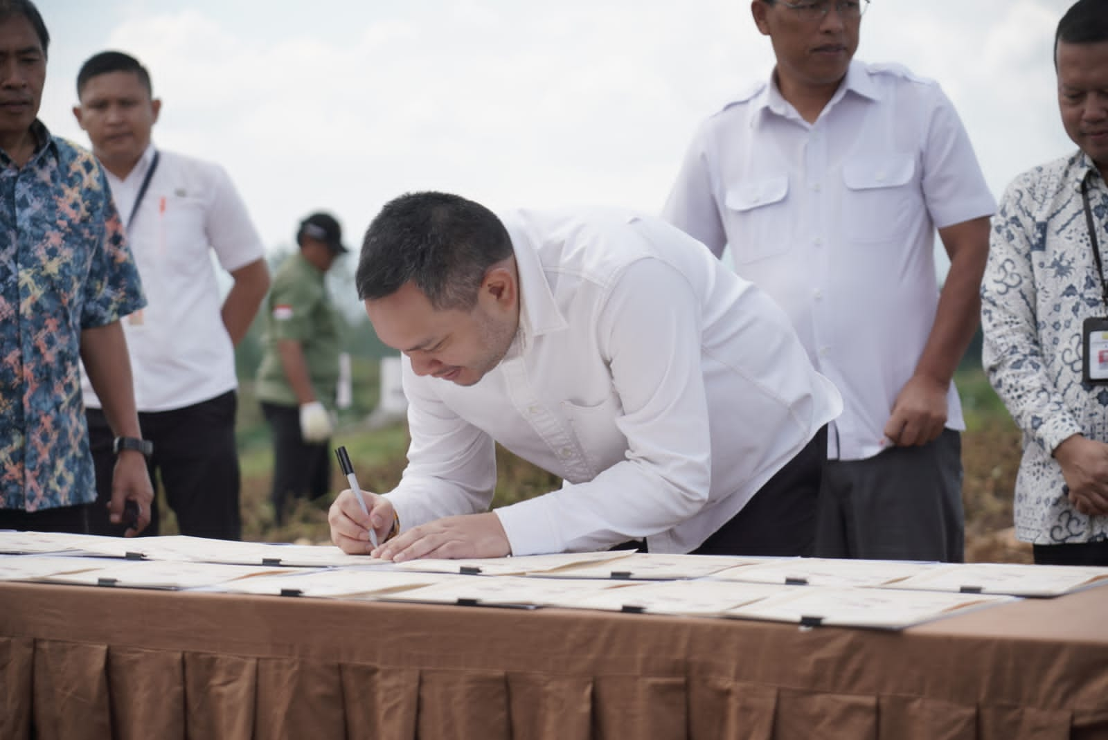 Bupati Pakpak Bharat, Hadiri Penandatanganan Nota Kesepahaman Bersama Budi Daya Pertanian Hingga Pasca Panen di Food Estate.