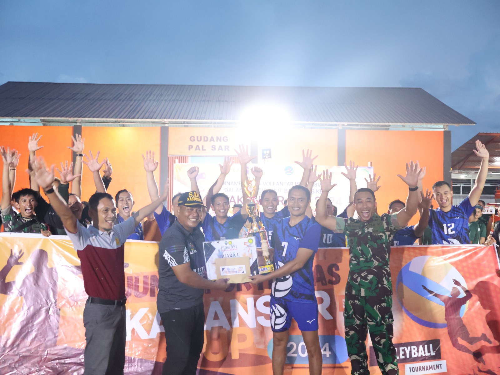 Hut 52 BASARNAS, Kodim Palangka Raya Raih Juara 1 Voli Turnamen