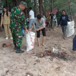 Koramil 1015-01/MHS Bersama Warga Laksanakan Pembersiahan Tempat Wisata Ujung Pandaran