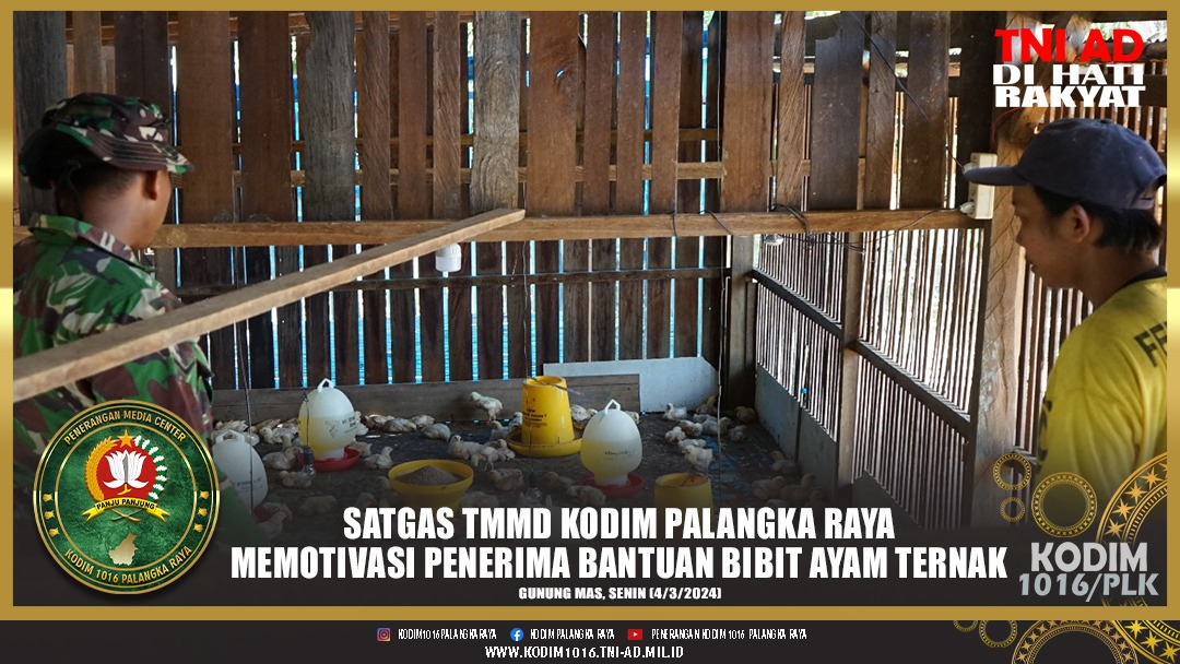 Satgas TMMD Kodim Palangka Raya Memotivasi Penerima Bantuan Bibit Ayam Ternak.