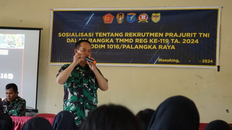 TMMD Reguler Kodim Palangka Raya Gelar Penyuluhan Rekrutmen TNI Kepada Siswa SMAN 1 Manuhing