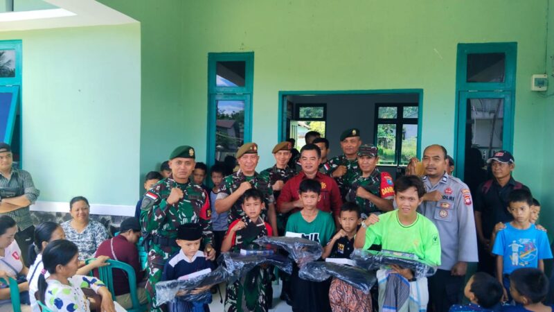 Meriahkan HUT Kostrad Ke-63, Satgas Yonarmed 10/ Bradjamusti Gelar Sunatan Massal fi Perbatasan RI-MLY