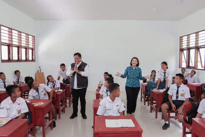 Kunker ke SMPN 2 Sinehi, Bupati Eddy Berutu Ajak Siswa Stop Bulying