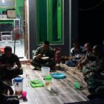 Kemanunggalan TNI -Rakyat, Anggota Satgas TMMD Berbuka Puasa Bersama Masyarakat