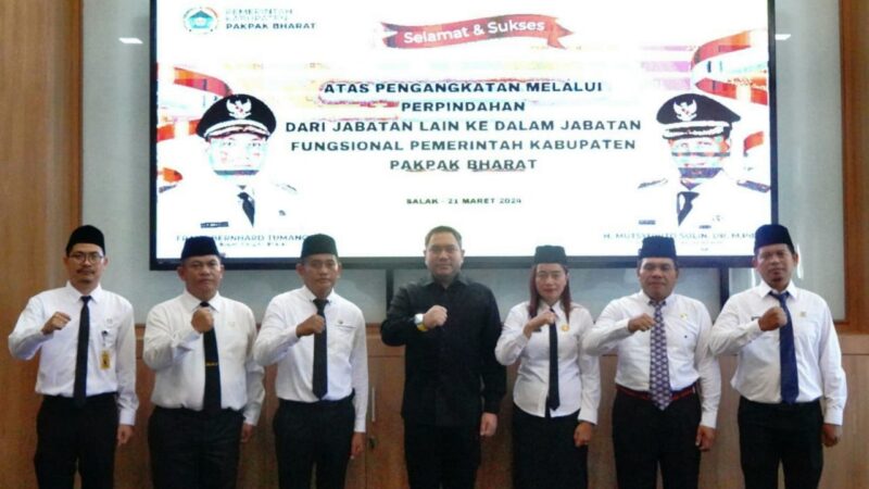 Lantik Pejabat Fungsional Bupati Ingatkan Pejabat Yang Dilantik Agar Senantiasa Bersyukur dan Bekerja Dengan Sungguh-sungguh.