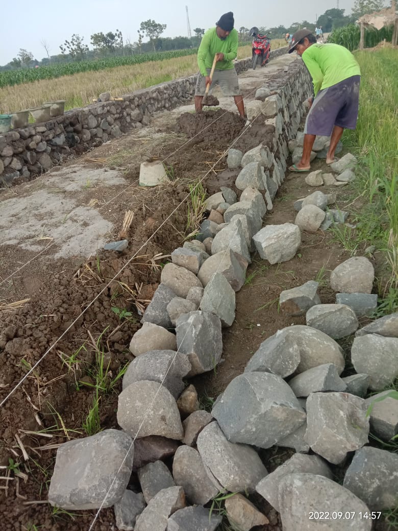 Proyek Talud & Rabat Beton di Desa Baros Brebes Diduga Tidak Seusai Spesifikasi Teknis