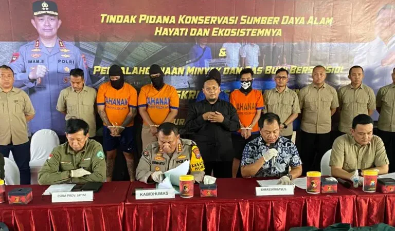 Dua Tersangka Kasus Penimbunan BBM Ribuan Liter di Ngawi dan Sampang Diamankan Tim Polda Jatim