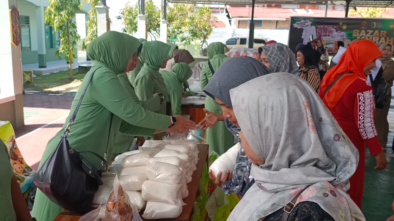 Jelang Hari Raya Idul Fitri 1445 H,Kodim 1015/Sampit Gelar Bazar Murah Untuk Masyarakat.