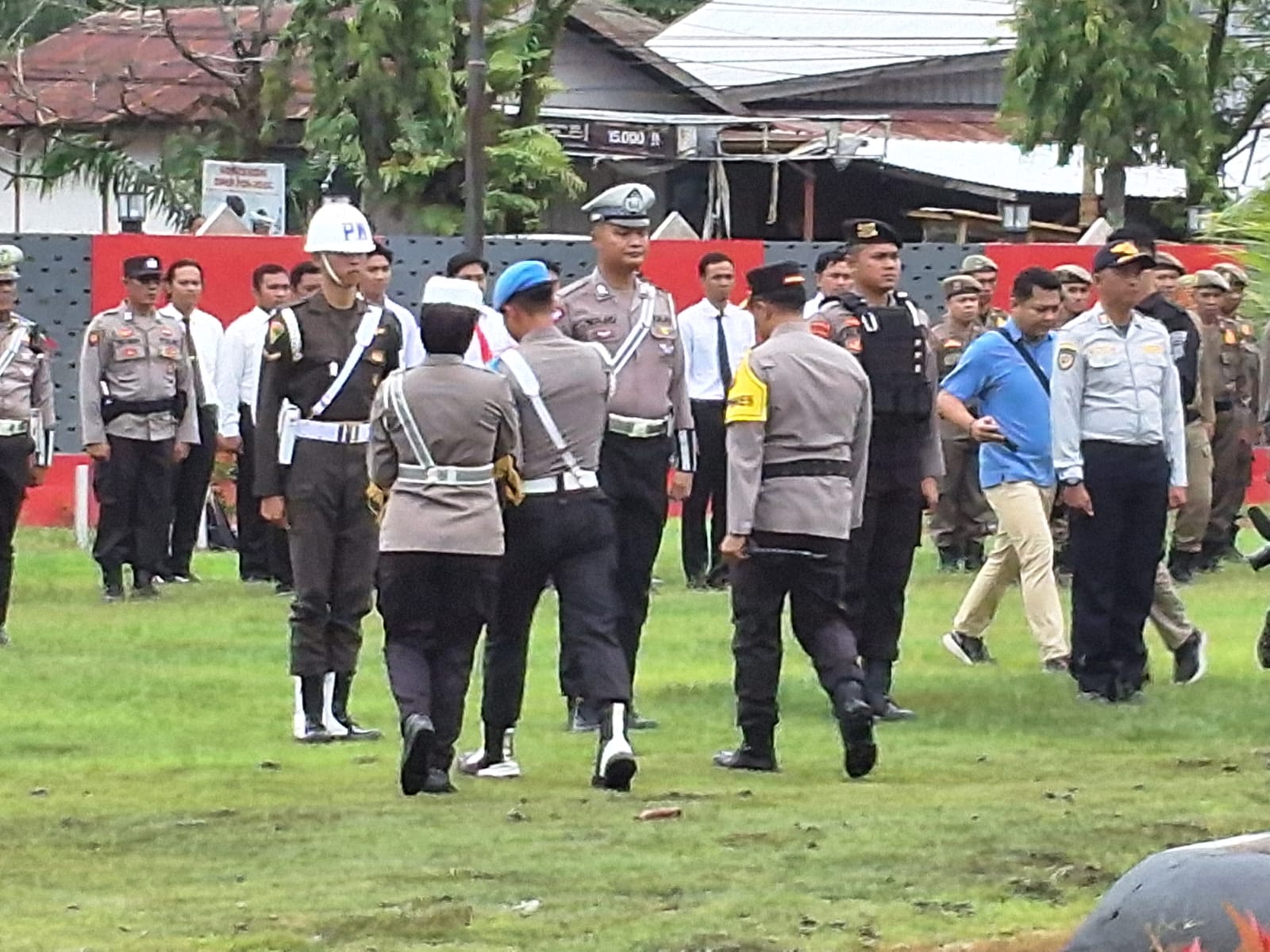 Komandan Kodim 1015/Sampit Hadiri Apel Gelar Pasukan Oprasi Ketupat Telabang Tahun 2024.