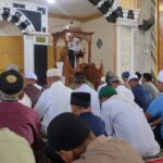 Ratusan Umat Islam Melaksanakan Sholat Ied Idul Fitri Berjemaah di Masjid Al-Kamal