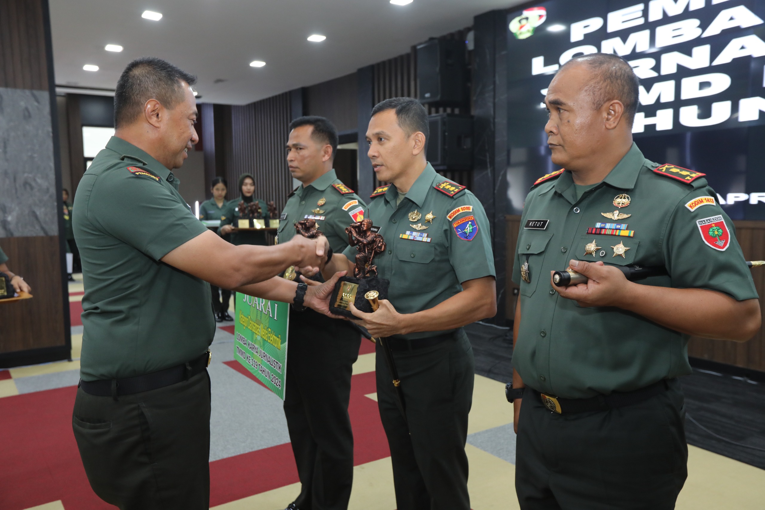 Sabet Juara Tingkat Nasional Berturut-turut, Dandim 1016 Palangka Raya Terima Tropi Juara Kedua LKJ TMMD ke-119