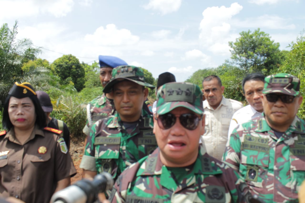 Buka TMMD Ke-120 Kodim 1015/Sampit, Bupati Kotim Berharap Masyarakat Berpartisipasi Aktif Bersinergi Dengan TNI