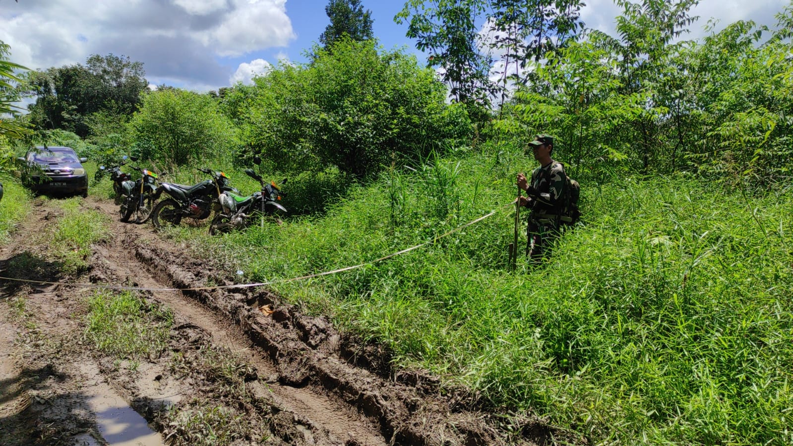 Satgas TMMD Ke-120 Kodim 1015/Sampit Pasang Patok Jalan