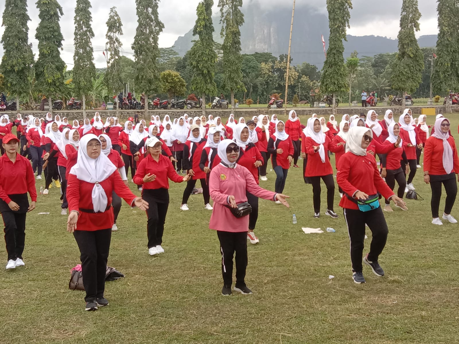 Senam Bersama Masyarakat, Ini Harapan Ketua PERWOSI Tulungagung