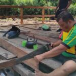 Satgas TMMD ke 120 Pasang Papan dan Pagar Pada Jembatan