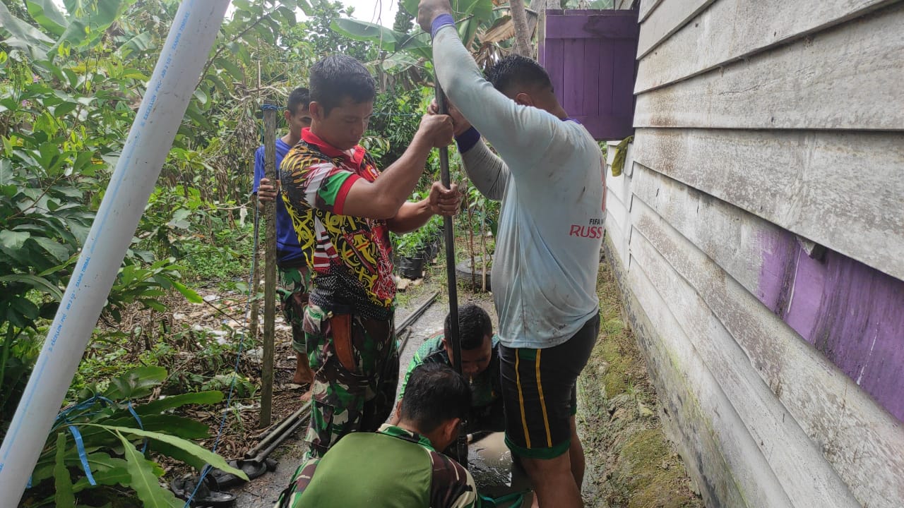 Manunggal Dengan Air, Satgas TMMD Ke-120 Kodim 1015/Sampit Melakukan Progres Pembuatan Sumur Bor