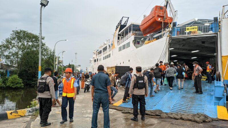 Perketat Pengamanan dan Pengawasan Kedatangan KM.KIRANA I di Pelabuhan Panglima Utar Kumai