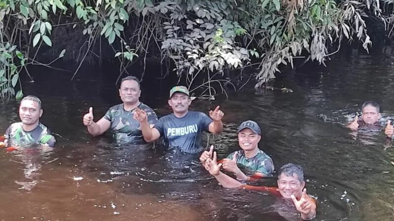 Sungai Menjadi Hiburan Buat Satgas TMMD Ke 120 Kodim 1015/Sampit