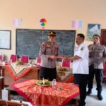 Ada Penyerahan Bendera Dalam Kegiatan UKS Di SD Negeri Ngepeh Tulungagung