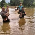 Babinsa Koramil 1019-05/Marikit Pantau Banjir Di Wilayah Binaan