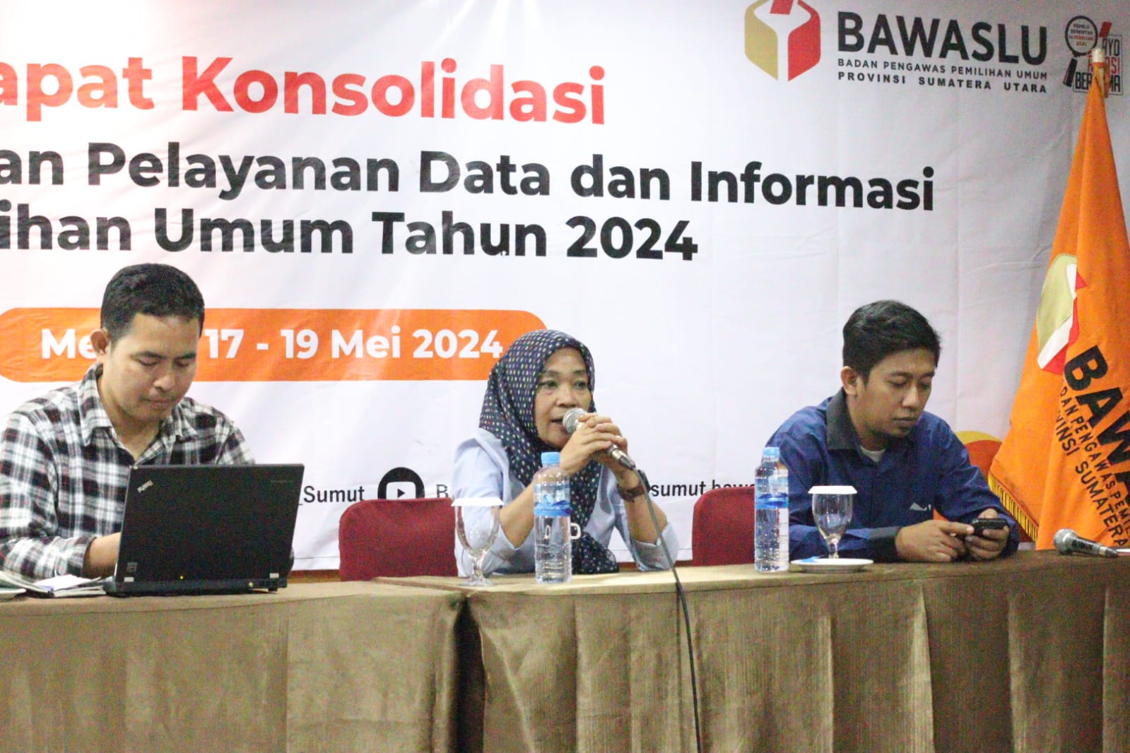 Bawaslu Sumut Melaksanakan Rapat Konsolidasi Pengelolaan dan Pelayanan Data dan Informasi Pemilihan Umum Tahun 2024.