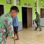 Jelang Sholat Jumat, Satgas TMMD Bersihkan Masjid Baiturrahim