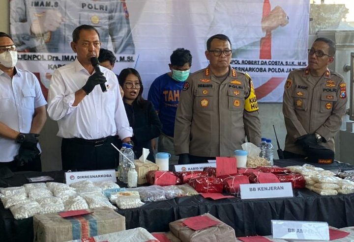 Dirreskoba Polda Jatim Ungkap Pabrik Narkoba di Kertajaya Surabaya Dikendalikan Dari Lapas Jakarta.