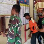 Satga TMMD ke 120 Bantu Mengecat Untuk Mempercantik Kantor Kelurahan