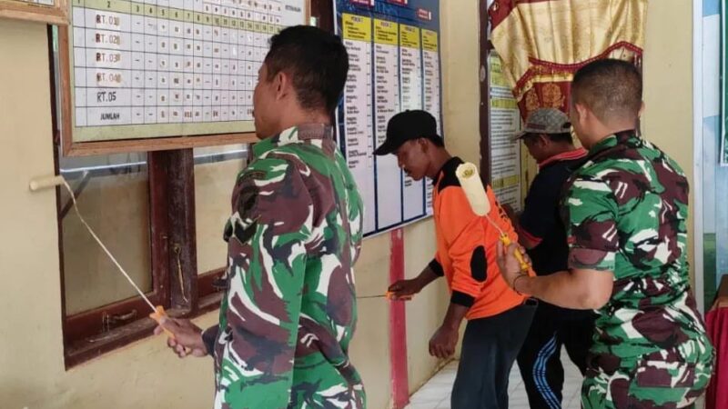 Satga TMMD ke 120 Bantu Mengecat Untuk Mempercantik Kantor Kelurahan