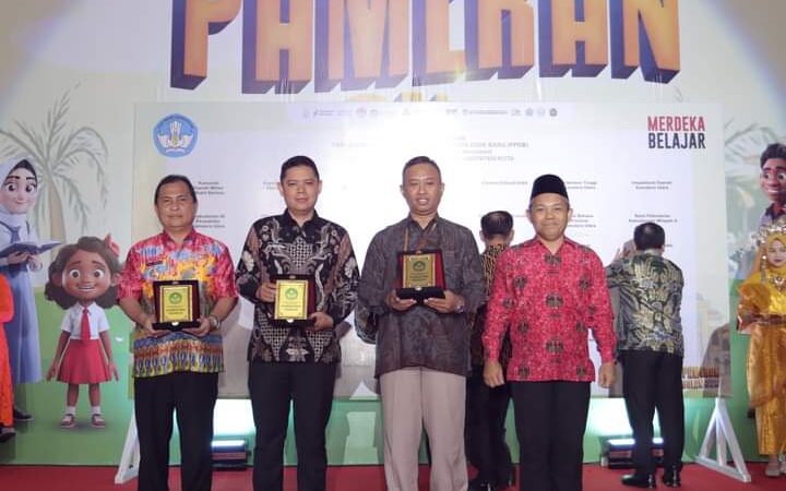 Pj Bupati Dairi Surung Charles Bantjin Teken Komitmen PPDB Tahun 2024 Berjalan Objektif, Transparan dan Akuntabel