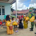 Cooling System, Polres Kobar Bagikan Bansos Untuk Warga Kurang Mampu