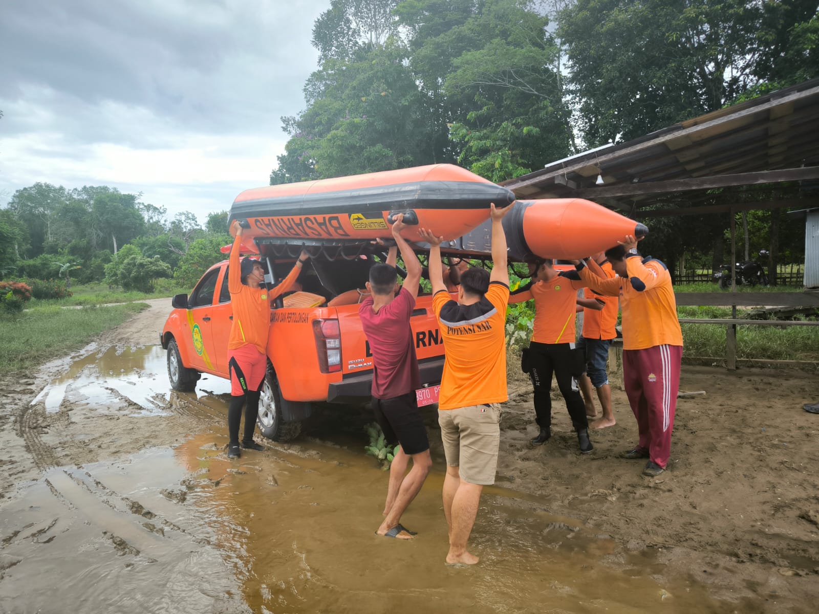 PERAHU TERBALIK DI SUNGAI KATINGAN, SATU ORANG DALAM PENCARIAN TIM SAR